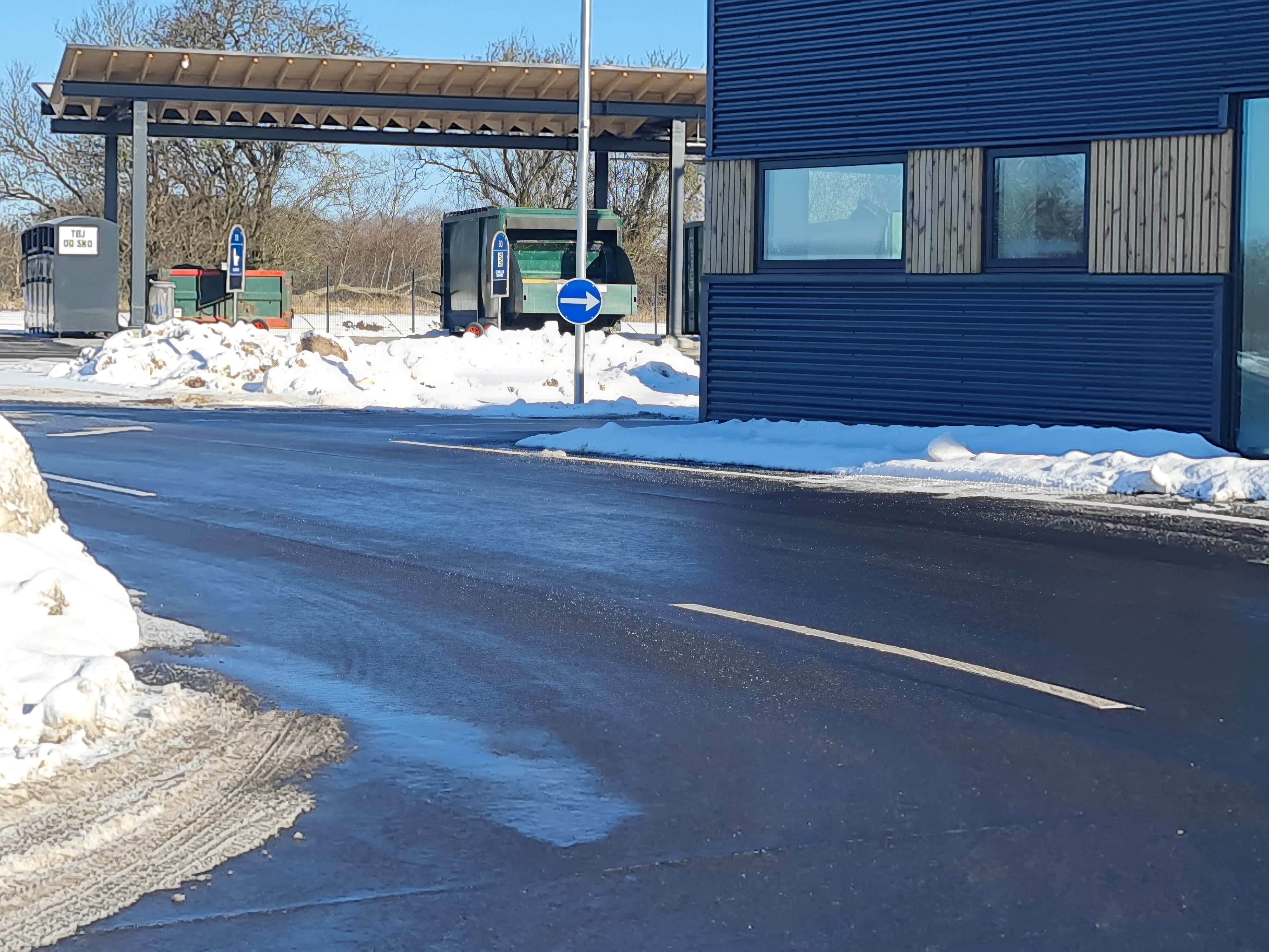 Indkørsel Med Følg Pilen 3