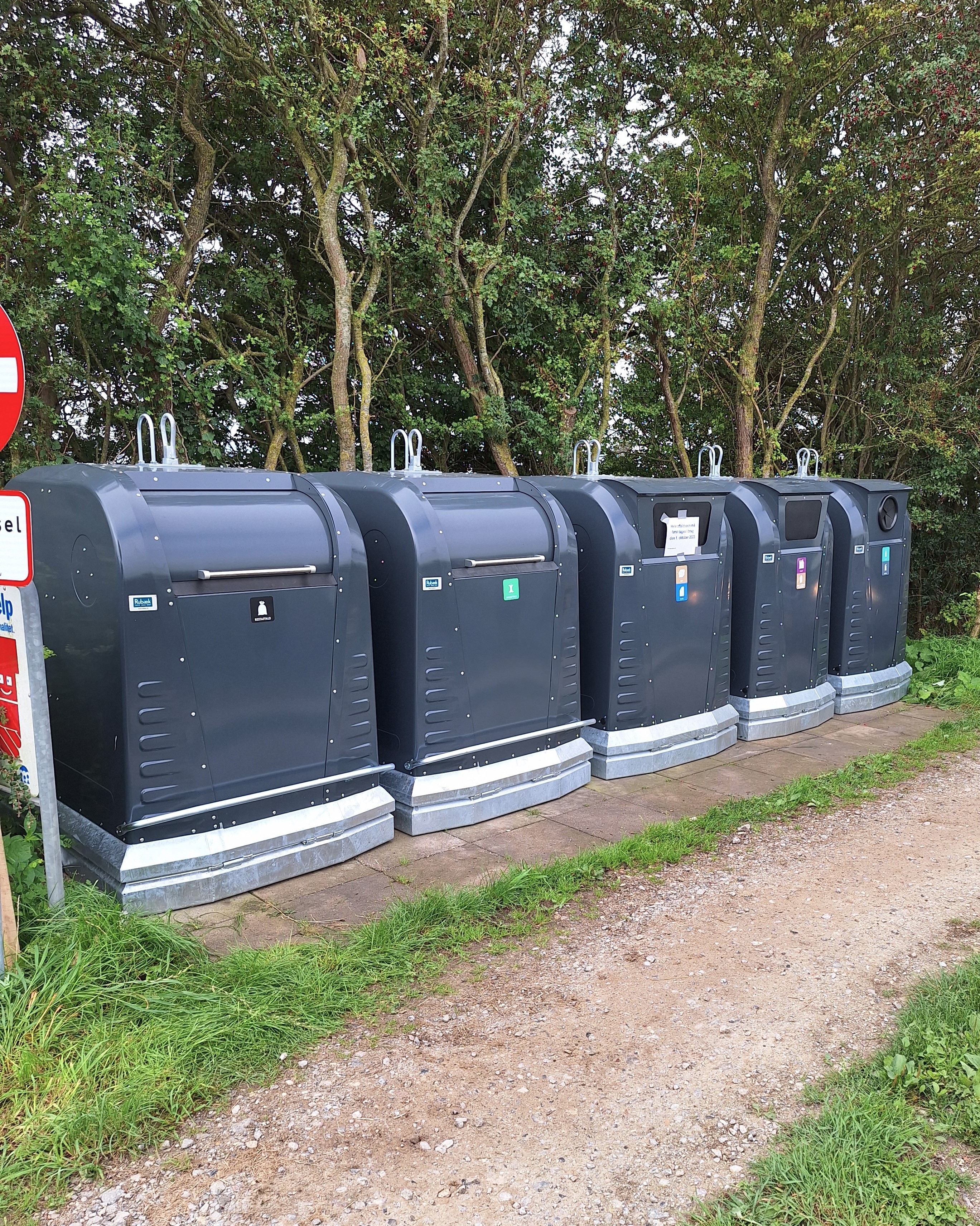Nu er de første nye affaldsøer sat op!