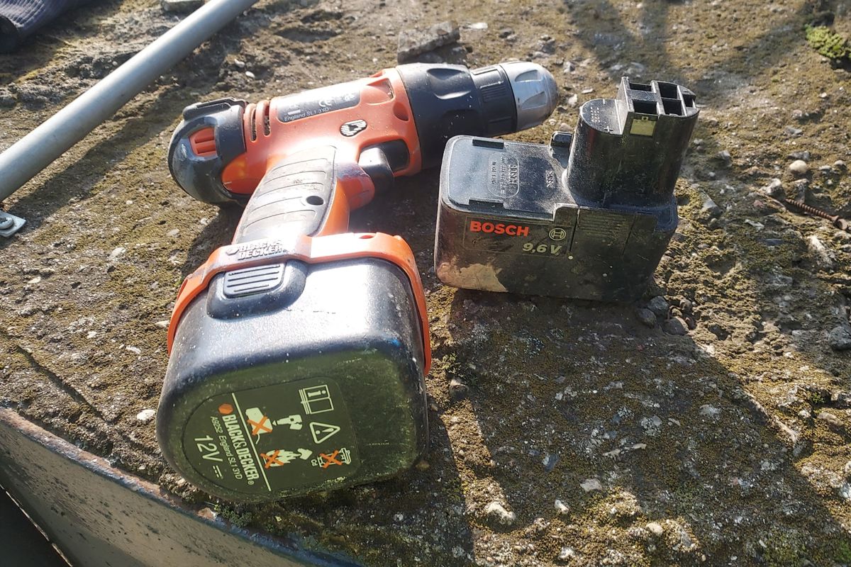 elektrisk boremaskiner der er afleveret på genbrugsstationen