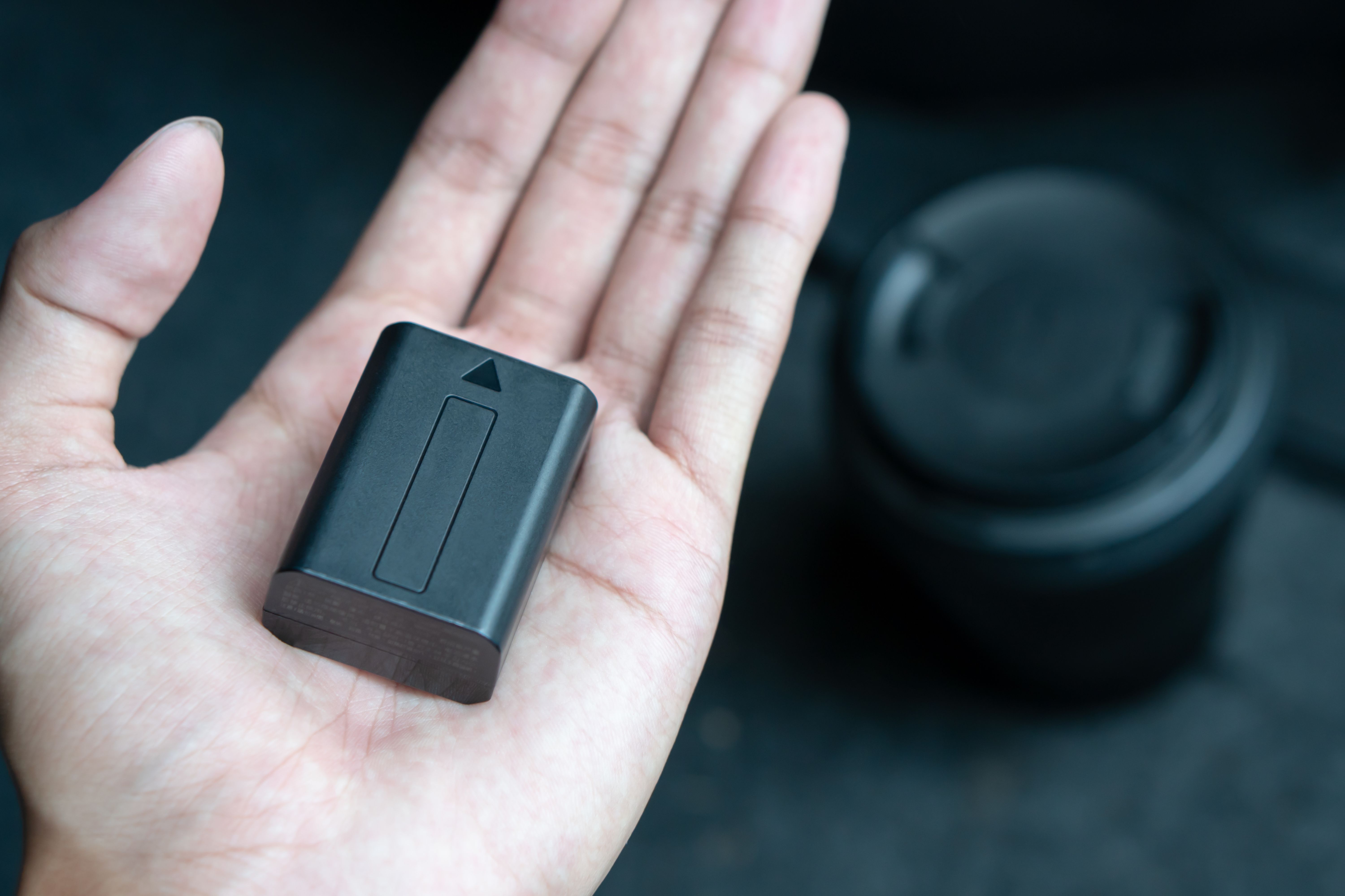 Batteri fra kamera er farligt affald